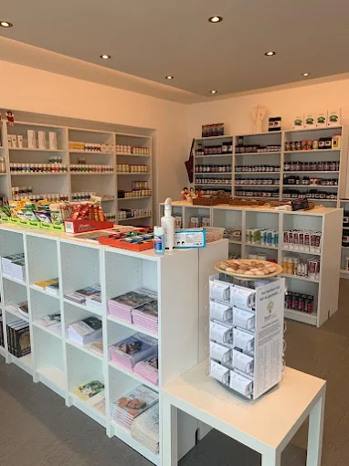Innenansicht des athosshop Ladens in Gähwil